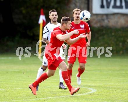 Fussball. Kaerntner Liga. Ferlach Atus gegen Voelkermarkt. Martin Posratschnig (Ferlach), Yosifov Svetlozar Angelov (Voelkermarkt). Ferlach, 22.10.2016.
Foto: Kuess
---
pressefotos, pressefotografie, kuess, qs, qspictures, sport, bild, bilder, bilddatenbank