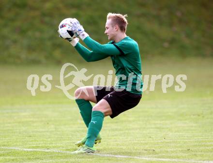 Fussball. Kaerntner Liga. Ferlach Atus gegen Voelkermarkt. Nico Kavelar (Ferlach). Ferlach, 22.10.2016.
Foto: Kuess
---
pressefotos, pressefotografie, kuess, qs, qspictures, sport, bild, bilder, bilddatenbank