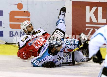 EBEL. Eishockey Bundesliga. KAC gegen EHC Liwest Black Wings Linz. Martin Schumnig,  (KAC), Joel Broda (Linz). Klagenfurt, am 23.10.2016.
Foto: Kuess

---
pressefotos, pressefotografie, kuess, qs, qspictures, sport, bild, bilder, bilddatenbank