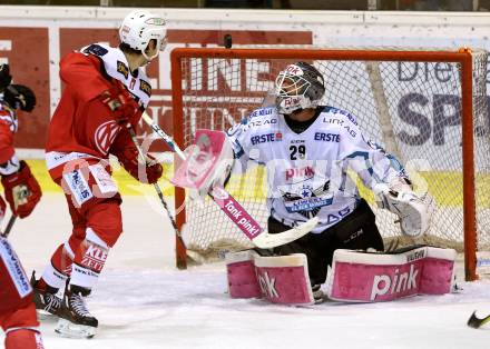 EBEL. Eishockey Bundesliga. KAC gegen EHC Liwest Black Wings Linz. Manuel Ganahl,  (KAC), Michael Ouzas (Linz). Klagenfurt, am 23.10.2016.
Foto: Kuess

---
pressefotos, pressefotografie, kuess, qs, qspictures, sport, bild, bilder, bilddatenbank