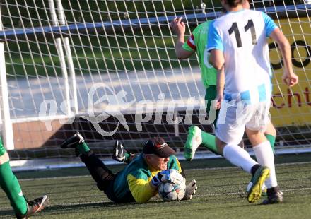 Fussball 2. KLasse D. Moosburg gegen Launsdorf. Ewald Georg Kilzer (Moosburg). Moosburg, am 22.10.2016.
Foto: Kuess
---
pressefotos, pressefotografie, kuess, qs, qspictures, sport, bild, bilder, bilddatenbank