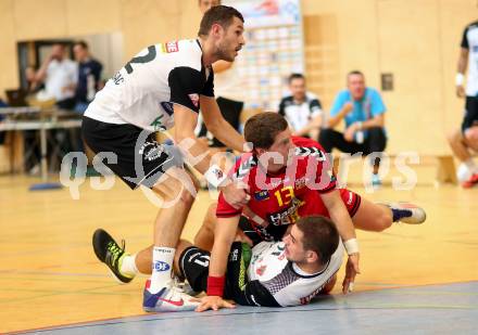 Handball HLA. SC Ferlach gegen Moser Medical UHK Krems. Dean Pomorisac, Nemanja Malovic, (Ferlach), Guenther Walzer (Krems). Ferlach, am 25.10.2016.
Foto: Kuess

---
pressefotos, pressefotografie, kuess, qs, qspictures, sport, bild, bilder, bilddatenbank