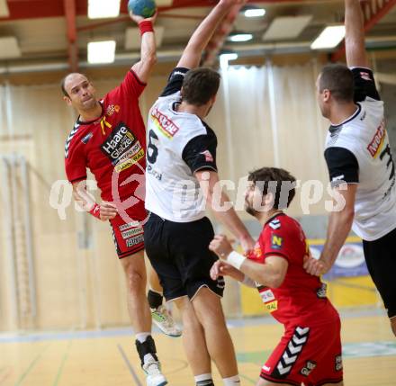 Handball HLA. SC Ferlach gegen Moser Medical UHK Krems. Leander krobath, (Ferlach), Vlatko Mitkov (Krems). Ferlach, am 25.10.2016.
Foto: Kuess

---
pressefotos, pressefotografie, kuess, qs, qspictures, sport, bild, bilder, bilddatenbank