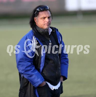 Fussball 2. KLasse D. Moosburg gegen Launsdorf. Trainer Mario Loritsch (Moosburg). Moosburg, am 22.10.2016.
Foto: Kuess
---
pressefotos, pressefotografie, kuess, qs, qspictures, sport, bild, bilder, bilddatenbank