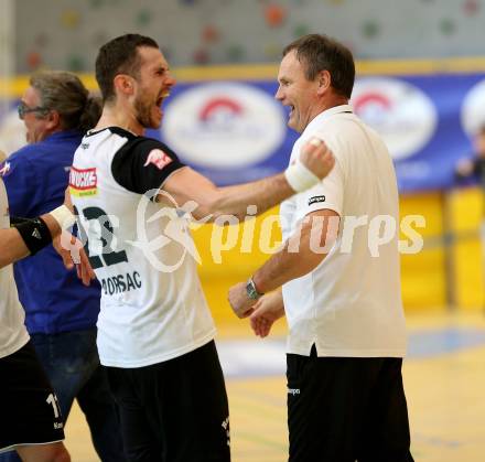 Handball HLA. SC Ferlach gegen Moser Medical UHK Krems. Jubel Dean Pomorisac, Trainer Ivan Vajdl (Ferlach). Ferlach, am 25.10.2016.
Foto: Kuess

---
pressefotos, pressefotografie, kuess, qs, qspictures, sport, bild, bilder, bilddatenbank