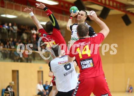 Handball HLA. SC Ferlach gegen Moser Medical UHK Krems. Risto Arnaudovski (Ferlach), Sebastian Feichtinger, Fabian Posch (Krems). Ferlach, am 25.10.2016.
Foto: Kuess

---
pressefotos, pressefotografie, kuess, qs, qspictures, sport, bild, bilder, bilddatenbank