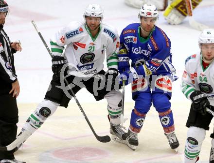 EBEL. Eishockey Bundesliga. VSV gegen	HDD Olimpija Ljubljana. Brock McBride,  (VSV), Chris Langkow (Laibach). Villach, am 28.10.2016.
Foto: Kuess

---
pressefotos, pressefotografie, kuess, qs, qspictures, sport, bild, bilder, bilddatenbank