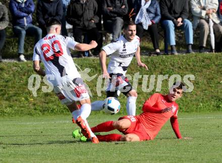 Fussball. Kaerntner Liga. Atus Ferlach gegen SAK. Martin Sustersic (Ferlach), Alen Muharemovic (SAK). Ferlach, 29.10.2016.
Foto: Kuess
---
pressefotos, pressefotografie, kuess, qs, qspictures, sport, bild, bilder, bilddatenbank