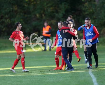 Fussball. Kaerntner Liga. Atus Ferlach gegen SAK. Torjubel Abian Jose Serrano Davila (Ferlach). Ferlach, 29.10.2016.
Foto: Kuess
---
pressefotos, pressefotografie, kuess, qs, qspictures, sport, bild, bilder, bilddatenbank