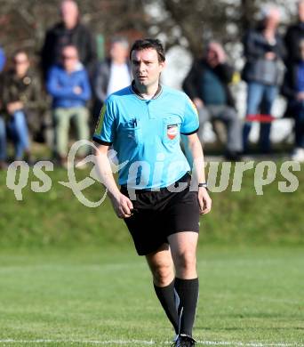 Fussball. Kaerntner Liga. Atus Ferlach gegen SAK. Schiedsrichter Stefan Krassnitzer. Ferlach, 29.10.2016.
Foto: Kuess
---
pressefotos, pressefotografie, kuess, qs, qspictures, sport, bild, bilder, bilddatenbank