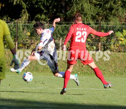 Fussball. Kaerntner Liga. Atus Ferlach gegen SAK. Dejan Kern (Ferlach), Philipp Diex (SAK). Ferlach, 29.10.2016.
Foto: Kuess
---
pressefotos, pressefotografie, kuess, qs, qspictures, sport, bild, bilder, bilddatenbank