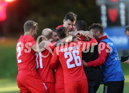 Fussball. Kaerntner Liga. Atus Ferlach gegen SAK. Torjubel Ernst Golautschnig (Ferlach). Ferlach, 29.10.2016.
Foto: Kuess
---
pressefotos, pressefotografie, kuess, qs, qspictures, sport, bild, bilder, bilddatenbank