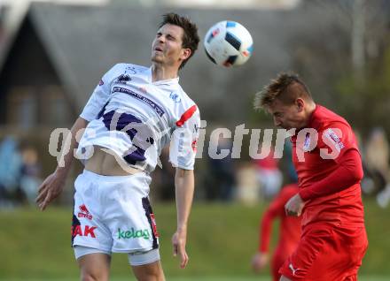 Fussball. Kaerntner Liga. Atus Ferlach gegen SAK. Dejan Kern (Ferlach), Philipp Diex (SAK). Ferlach, 29.10.2016.
Foto: Kuess
---
pressefotos, pressefotografie, kuess, qs, qspictures, sport, bild, bilder, bilddatenbank