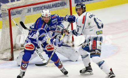 EBEL. Eishockey Bundesliga. VSV gegen	Fehervar AV 19. Benjamin Petrik, (VSV), Bence Sziranyi  (Alba Volan). Villach, am 30.10.2016.
Foto: Kuess

---
pressefotos, pressefotografie, kuess, qs, qspictures, sport, bild, bilder, bilddatenbank