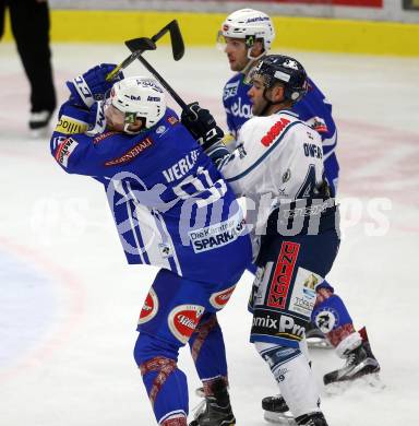 EBEL. Eishockey Bundesliga. VSV gegen	Fehervar AV 19. Miha Verlic,  (VSV), Chris Owens (Alba Volan). Villach, am 30.10.2016.
Foto: Kuess

---
pressefotos, pressefotografie, kuess, qs, qspictures, sport, bild, bilder, bilddatenbank