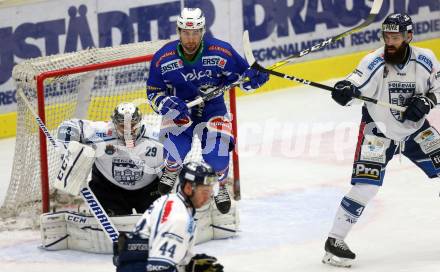 EBEL. Eishockey Bundesliga. VSV gegen	Fehervar AV 19. Eric HUnter,  (VSV), Zoltan Hetenyi, Antonin Manavian (Alba Volan). Villach, am 30.10.2016.
Foto: Kuess

---
pressefotos, pressefotografie, kuess, qs, qspictures, sport, bild, bilder, bilddatenbank