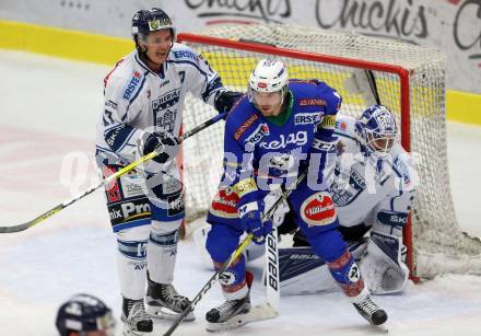 EBEL. Eishockey Bundesliga. VSV gegen	Fehervar AV 19. Benjamin Petrik,  (VSV), David Makowski, Zoltan Hetenyi (Alba Volan). Villach, am 30.10.2016.
Foto: Kuess

---
pressefotos, pressefotografie, kuess, qs, qspictures, sport, bild, bilder, bilddatenbank