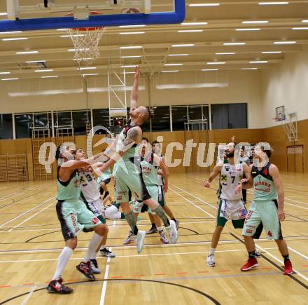 Basketball 2. Bundesliga. GD 5. Runde. Villach Raiders gegen Dornbirn Lions.  Marko Kolaric, Nino Gross, Tim Huber (Villach), Fabio Thaler, Ander Arruti Portila (Dornbirn). Villach, am 5.11.2016.
Foto: Kuess
---
pressefotos, pressefotografie, kuess, qs, qspictures, sport, bild, bilder, bilddatenbank