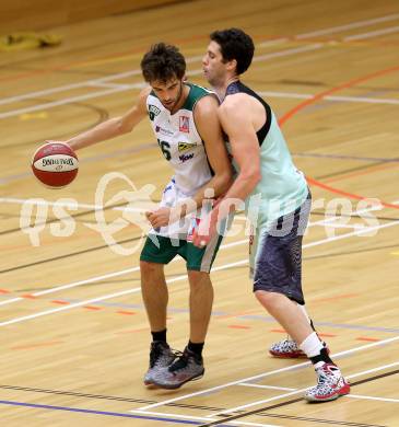 Basketball 2. Bundesliga. GD 5. Runde. Villach Raiders gegen Dornbirn Lions.  Erik Rhinehart,  (Villach), Mario Tobar Ruiz (Dornbirn). Villach, am 5.11.2016.
Foto: Kuess
---
pressefotos, pressefotografie, kuess, qs, qspictures, sport, bild, bilder, bilddatenbank