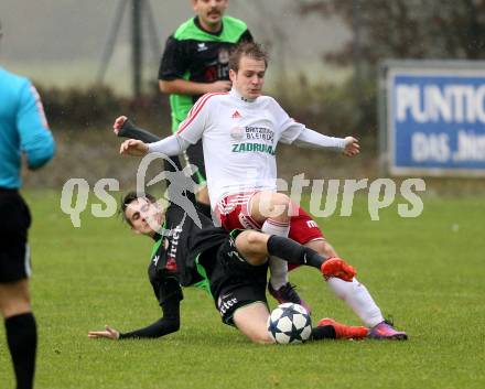 Fussball Unterliga Ost. St. Michael/Bleiburg gegen Kraig. Benjamin Opietnik,  (St. Michael), Marco Reibnegger (Kraig). St. Michael ob Bleiburg, am 6.11.2016.
Foto: Kuess
---
pressefotos, pressefotografie, kuess, qs, qspictures, sport, bild, bilder, bilddatenbank