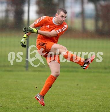 Fussball Unterliga Ost. St. Michael/Bleiburg gegen Kraig. Lukas Macek (St. Michael). St. Michael ob Bleiburg, am 6.11.2016.
Foto: Kuess
---
pressefotos, pressefotografie, kuess, qs, qspictures, sport, bild, bilder, bilddatenbank