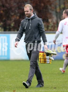 Fussball Unterliga Ost. St. Michael/Bleiburg gegen Kraig. Raphael Groinig  (Kraig). St. Michael ob Bleiburg, am 6.11.2016.
Foto: Kuess
---
pressefotos, pressefotografie, kuess, qs, qspictures, sport, bild, bilder, bilddatenbank