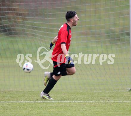 Fussball. Kaerntner Liga. Maria Saal gegen Spittal. Torjubel Emre Yalcin (Maria Saal). Maria Saal, 5.11.2016.
Foto: Kuess
---
pressefotos, pressefotografie, kuess, qs, qspictures, sport, bild, bilder, bilddatenbank