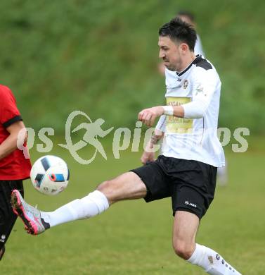 Fussball. Kaerntner Liga. Maria Saal gegen Spittal. Dejan Kecanovic (Spittal). Maria Saal, 5.11.2016.
Foto: Kuess
---
pressefotos, pressefotografie, kuess, qs, qspictures, sport, bild, bilder, bilddatenbank