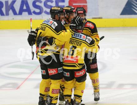 EBEL. Eishockey Bundesliga. VSV gegen	UPC Vienna Capitals. Torjubel Dominic Hackl, Philippe Lakos, Taylor Vause, Rafael Rotter (Vienna Capitals). Villach, am 10.11.2016.
Foto: Kuess

---
pressefotos, pressefotografie, kuess, qs, qspictures, sport, bild, bilder, bilddatenbank