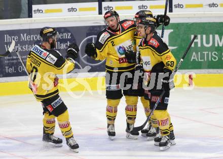 EBEL. Eishockey Bundesliga. VSV gegen	UPC Vienna Capitals. Torjubel Aaron Brocklehorst, Ryan Connor McKiernan, Taylor Vause, Kelsey Tessier (Vienna Capitals). Villach, am 10.11.2016.
Foto: Kuess

---
pressefotos, pressefotografie, kuess, qs, qspictures, sport, bild, bilder, bilddatenbank