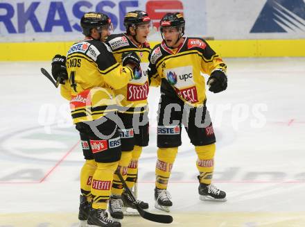 EBEL. Eishockey Bundesliga. VSV gegen	UPC Vienna Capitals. Torjubel Dominic Hackl, Philippe Lakos, Taylor Vause (Vienna Capitals). Villach, am 10.11.2016.
Foto: Kuess

---
pressefotos, pressefotografie, kuess, qs, qspictures, sport, bild, bilder, bilddatenbank