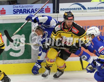 EBEL. Eishockey Bundesliga. VSV gegen	UPC Vienna Capitals. Valentin Leiler, (VSV), Rafael Rotter (Vienna Capitals). Villach, am 10.11.2016.
Foto: Kuess

---
pressefotos, pressefotografie, kuess, qs, qspictures, sport, bild, bilder, bilddatenbank