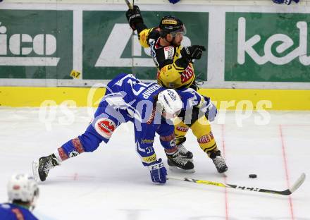 EBEL. Eishockey Bundesliga. VSV gegen	UPC Vienna Capitals. Christof Kromp,  (VSV), Rafael Rotter (Vienna Capitals). Villach, am 10.11.2016.
Foto: Kuess

---
pressefotos, pressefotografie, kuess, qs, qspictures, sport, bild, bilder, bilddatenbank