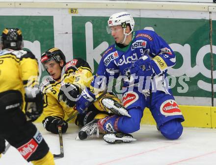 EBEL. Eishockey Bundesliga. VSV gegen	UPC Vienna Capitals. Dustin Johner, (VSV), Dominic Hackl (Vienna Capitals). Villach, am 10.11.2016.
Foto: Kuess

---
pressefotos, pressefotografie, kuess, qs, qspictures, sport, bild, bilder, bilddatenbank