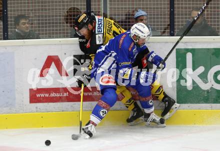 EBEL. Eishockey Bundesliga. VSV gegen	UPC Vienna Capitals. Jan Urbas,  (VSV), Jamie Fraser (Vienna Capitals). Villach, am 10.11.2016.
Foto: Kuess

---
pressefotos, pressefotografie, kuess, qs, qspictures, sport, bild, bilder, bilddatenbank