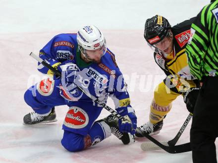 EBEL. Eishockey Bundesliga. VSV gegen	UPC Vienna Capitals. Olivier Latendresse,  (VSV), Taylor Vause (Vienna Capitals). Villach, am 10.11.2016.
Foto: Kuess

---
pressefotos, pressefotografie, kuess, qs, qspictures, sport, bild, bilder, bilddatenbank