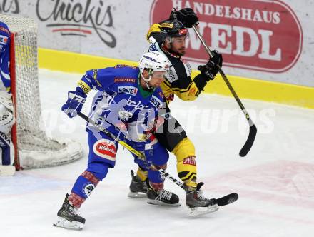 EBEL. Eishockey Bundesliga. VSV gegen	UPC Vienna Capitals. Nico Brunner,  (VSV), Rafael Rotter (Vienna Capitals). Villach, am 10.11.2016.
Foto: Kuess

---
pressefotos, pressefotografie, kuess, qs, qspictures, sport, bild, bilder, bilddatenbank