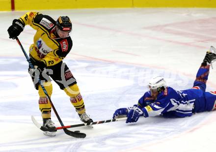 EBEL. Eishockey Bundesliga. VSV gegen	UPC Vienna Capitals. David Kreuter,  (VSV), Aaron Brocklehorst (Vienna Capitals). Villach, am 10.11.2016.
Foto: Kuess

---
pressefotos, pressefotografie, kuess, qs, qspictures, sport, bild, bilder, bilddatenbank