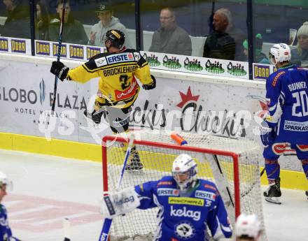 EBEL. Eishockey Bundesliga. VSV gegen	UPC Vienna Capitals. Torjubel Aaron Brocklehorst (Vienna Capitals). Villach, am 10.11.2016.
Foto: Kuess

---
pressefotos, pressefotografie, kuess, qs, qspictures, sport, bild, bilder, bilddatenbank