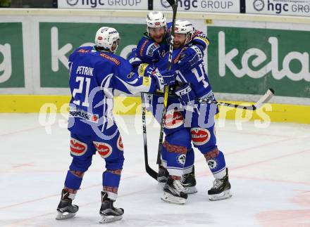 EBEL. Eishockey Bundesliga. VSV gegen	UPC Vienna Capitals. Torjubel Olivier Latendresse, Jan Urbas, Benjamin Petrik (VSV). Villach, am 10.11.2016.
Foto: Kuess

---
pressefotos, pressefotografie, kuess, qs, qspictures, sport, bild, bilder, bilddatenbank