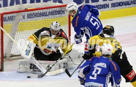 EBEL. Eishockey Bundesliga. VSV gegen	UPC Vienna Capitals. Eric HUnter,  (VSV), Jean Philippe Lamoureux (Vienna Capitals). Villach, am 10.11.2016.
Foto: Kuess

---
pressefotos, pressefotografie, kuess, qs, qspictures, sport, bild, bilder, bilddatenbank