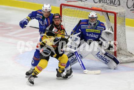 EBEL. Eishockey Bundesliga. VSV gegen	UPC Vienna Capitals. Stefan Bacher, Olivier Roy,  (VSV), Rafael Rotter (Vienna Capitals). Villach, am 10.11.2016.
Foto: Kuess

---
pressefotos, pressefotografie, kuess, qs, qspictures, sport, bild, bilder, bilddatenbank