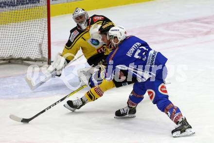 EBEL. Eishockey Bundesliga. VSV gegen	UPC Vienna Capitals. Eric Hunter, (VSV), Taylor Vause, Jean Philippe Lamoureux  (Vienna Capitals). Villach, am 10.11.2016.
Foto: Kuess

---
pressefotos, pressefotografie, kuess, qs, qspictures, sport, bild, bilder, bilddatenbank