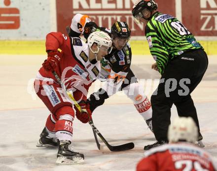 EBEL. Eishockey Bundesliga. KAC gegen 	Moser Medical Graz99ers. Matthew Neal,  (KAC), Evan Brophey (Graz). Klagenfurt, am 11.11.2016.
Foto: Kuess

---
pressefotos, pressefotografie, kuess, qs, qspictures, sport, bild, bilder, bilddatenbank