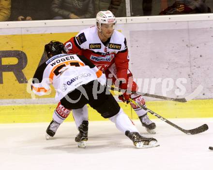 EBEL. Eishockey Bundesliga. KAC gegen 	Moser Medical Graz99ers. Matthew Neal,  (KAC), Daniel Woger (Graz). Klagenfurt, am 11.11.2016.
Foto: Kuess

---
pressefotos, pressefotografie, kuess, qs, qspictures, sport, bild, bilder, bilddatenbank