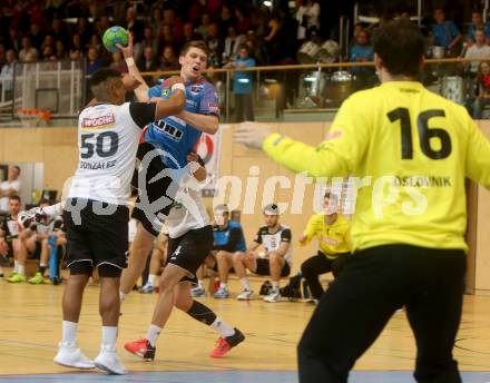 HLA. Handball Bundesliga. SC Ferlach gegen Union JURI Leoben. Adonis Gonzales Martinez,  (Ferlach), Stefan Salbrechter (Leoben). Ferlach, am 11.11.2016.
Foto: Kuess

---
pressefotos, pressefotografie, kuess, qs, qspictures, sport, bild, bilder, bilddatenbank