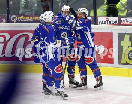 EBEL. Eishockey Bundesliga. VSV gegen	KAC. Torjubel Corey Locke, Eric Hunter, Jeremie Ouellet Blain (VSV). Villach, am 13.11.2016.
Foto: Kuess

---
pressefotos, pressefotografie, kuess, qs, qspictures, sport, bild, bilder, bilddatenbank