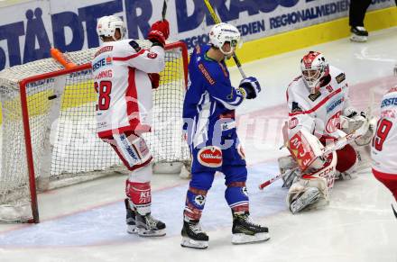 EBEL. Eishockey Bundesliga. VSV gegen	KAC. Eric Hunter,  (VSV), Martin Schumnig, David Madlehner (KAC). Villach, am 13.11.2016.
Foto: Kuess

---
pressefotos, pressefotografie, kuess, qs, qspictures, sport, bild, bilder, bilddatenbank