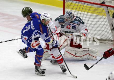 EBEL. Eishockey Bundesliga. VSV gegen	HCB Suedtirol Alperia. Dustin Johner,  (VSV), Daniel Glira, Marcel Melichercik (Bozen). Villach, am 20.11.2016.
Foto: Kuess

---
pressefotos, pressefotografie, kuess, qs, qspictures, sport, bild, bilder, bilddatenbank