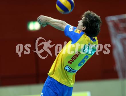 Volleyball Bundesliga. VBK Kelag Woerthersee Loewen Klagenfurt gegen SK Posojilnica Aich/Dob. Anton Lukas Menner (Aich/Dob). Klagenfurt, 19.11.2016.
Foto: Kuess 
---
pressefotos, pressefotografie, kuess, qs, qspictures, sport, bild, bilder, bilddatenbank